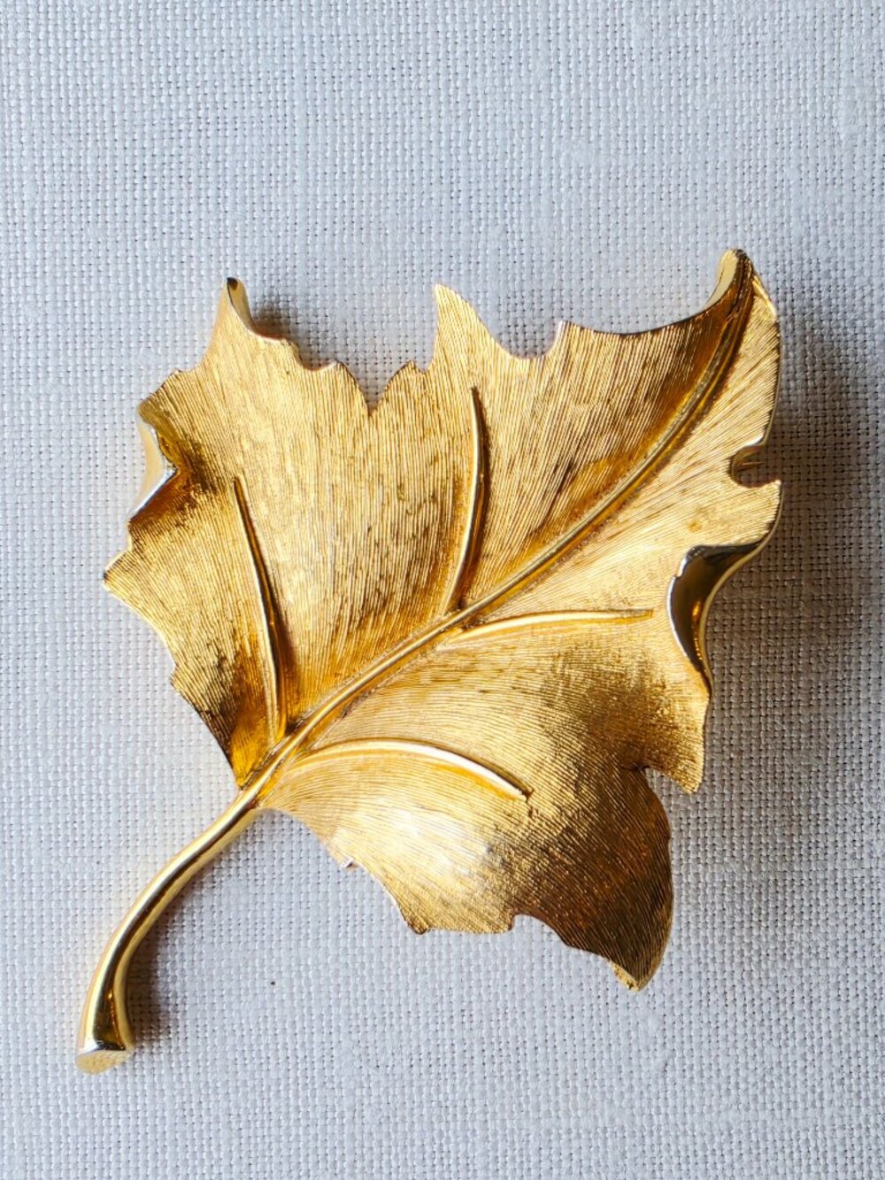 Gold Leaf Brooch - Elegant Women's Jewelry